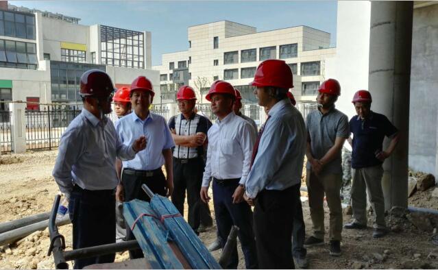 > 安博官方网站,安博anbo(中国) > 宝润掠影  	 张爱平陪同轨道交通公司董事朱明勇视察工地
